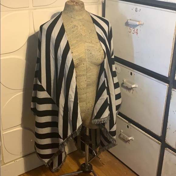 Lululemon Athletica Black and White Striped Tunic - Picture 3 of 6